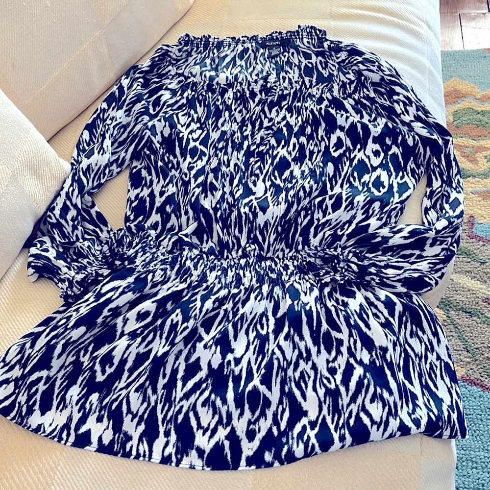 Alfani Top Size 6 Navy & White
